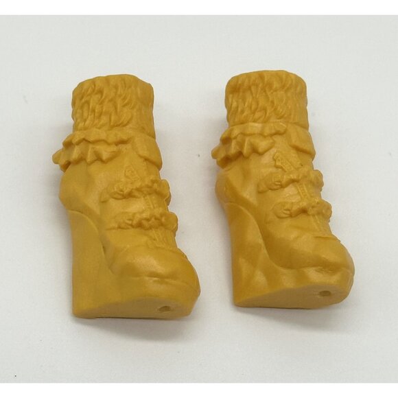 Monster High Doll Clawdeen Wolf Boo York Yellow Golden Shoes Heels Boots - Picture 2 of 3